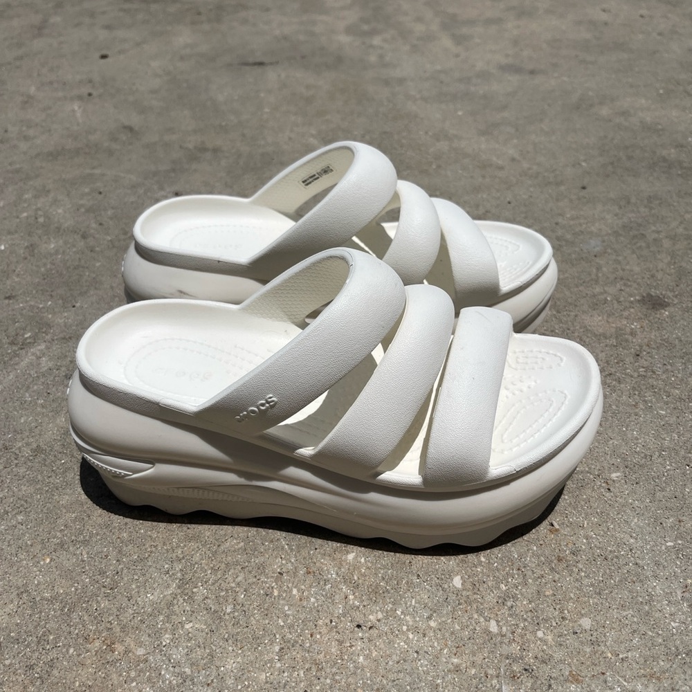 CROCS White Mega Crush Triple Strap
